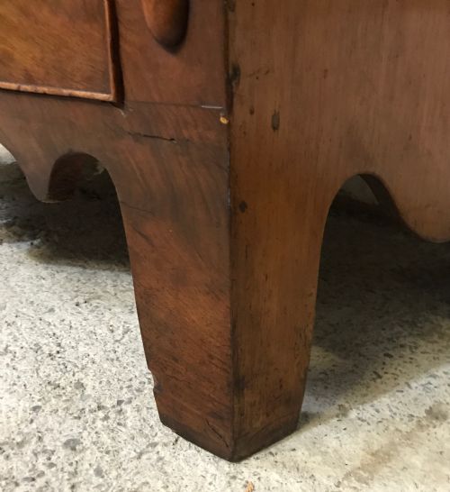 EARLY VICTORIAN MAHOGANY BOW FRONT CHEST OF DRAWERS - ADDITIONAL PHOTO 10