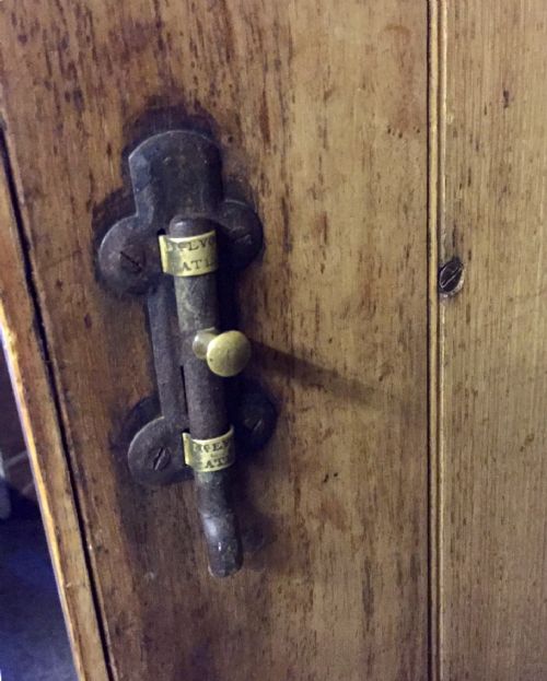 VICTORIAN CHERRY WOOD 4 DOOR CUPBOARD - ADDITIONAL PHOTO 6