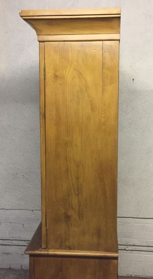 VICTORIAN CHERRY WOOD 4 DOOR CUPBOARD - ADDITIONAL PHOTO 10