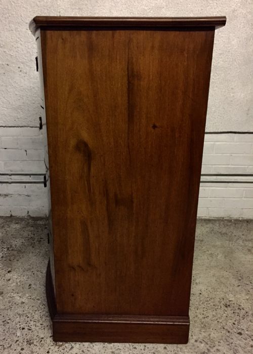 EDWARDIAN MAHOGANY BOW FRONT CHEST OF DRAWERS - ADDITIONAL PHOTO 8