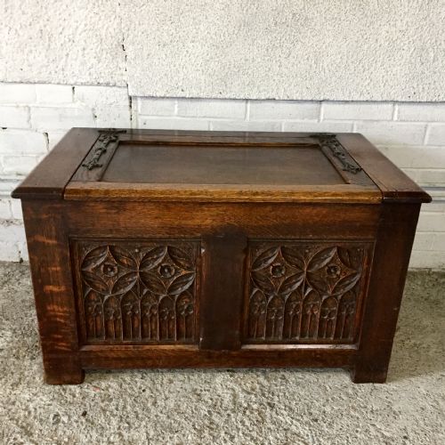 19TH CENTURY OAK CHEST WITH BLIND TRACERY AND LINEN FOLD PANELS - ADDITIONAL PHOTO 1