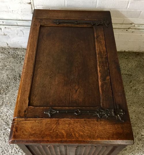 19TH CENTURY OAK CHEST WITH BLIND TRACERY AND LINEN FOLD PANELS - ADDITIONAL PHOTO 2