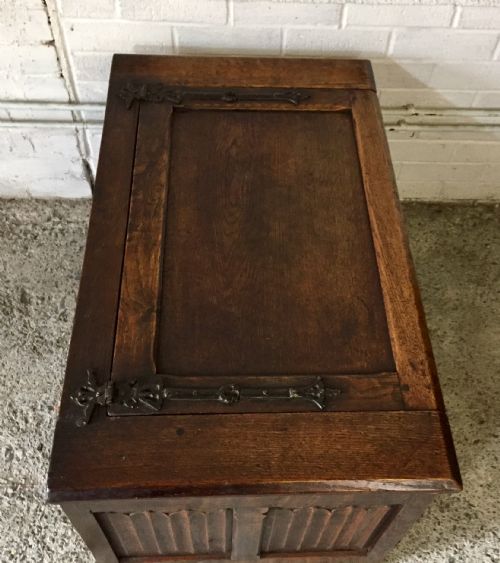 19TH CENTURY OAK CHEST WITH BLIND TRACERY AND LINEN FOLD PANELS - ADDITIONAL PHOTO 3