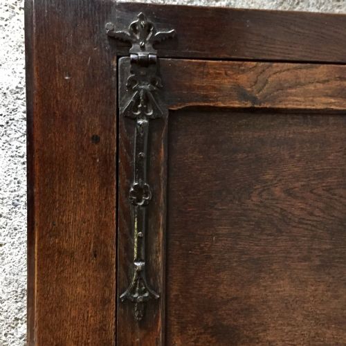19TH CENTURY OAK CHEST WITH BLIND TRACERY AND LINEN FOLD PANELS - ADDITIONAL PHOTO 4