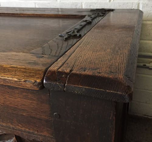 19TH CENTURY OAK CHEST WITH BLIND TRACERY AND LINEN FOLD PANELS - ADDITIONAL PHOTO 5
