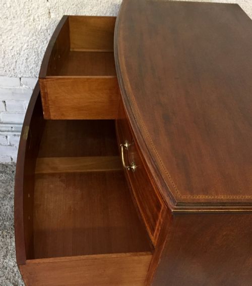 EDWARDIAN MAHOGANY BOW FRONT CHEST OF DRAWERS - ADDITIONAL PHOTO 6