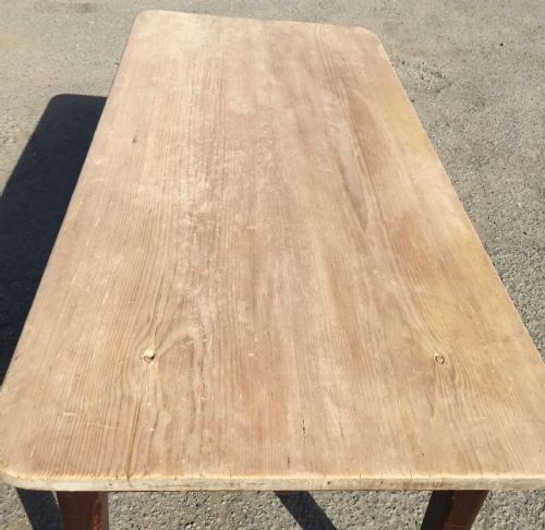 19TH CENTURY PINE SCRUB TOP TABLE IN ORIGINAL PAINT FINISH - ADDITIONAL PHOTO 1