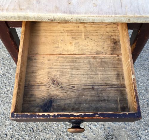 19TH CENTURY PINE SCRUB TOP TABLE IN ORIGINAL PAINT FINISH - ADDITIONAL PHOTO 10