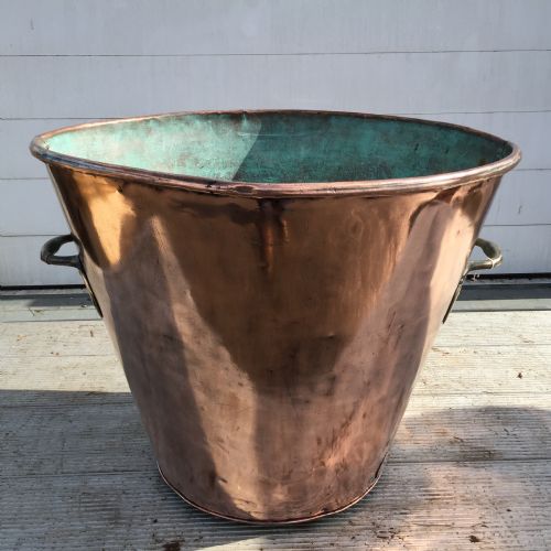 19th century copper pot with brass handles and copper rivets - CATEGORY: ANTIQUE METAL - DATED 19TH CENTURY