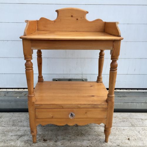 victorian pine washstand with shaped gallery back - CATEGORY: ANTIQUE FURNITURE - DATED VICTORIAN