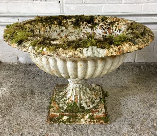 PAIR OF VICTORIAN CAST IRON GARDEN URNS - ADDITIONAL PHOTO 1