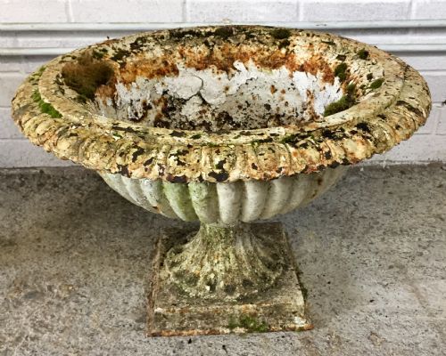 PAIR OF VICTORIAN CAST IRON GARDEN URNS - ADDITIONAL PHOTO 6