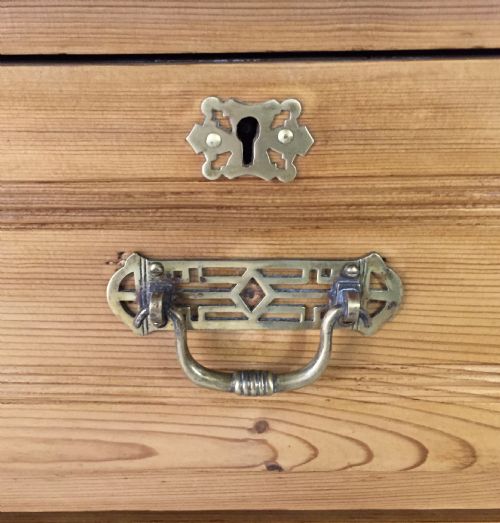 VICTORIAN PINE DRESSING CHEST - ADDITIONAL PHOTO 10
