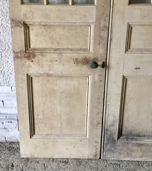 PAIR OF VICTORIAN PINE ARCHED TOP DOORS COMPLETE WITH BRASS FURNITURE AND KEY - ADDITIONAL PHOTO 2