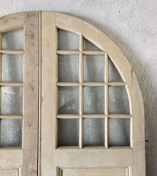 PAIR OF VICTORIAN PINE ARCHED TOP DOORS COMPLETE WITH BRASS FURNITURE AND KEY - ADDITIONAL PHOTO 4