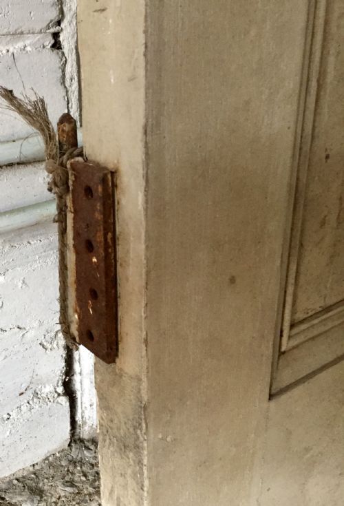 PAIR OF VICTORIAN PINE ARCHED TOP DOORS COMPLETE WITH BRASS FURNITURE AND KEY - ADDITIONAL PHOTO 7