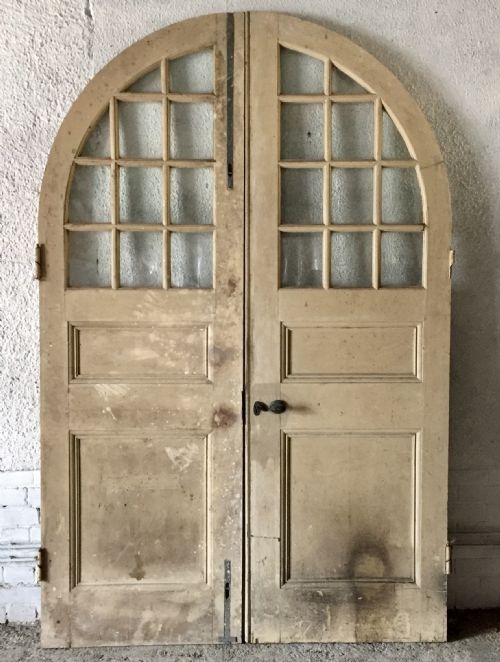 PAIR OF VICTORIAN PINE ARCHED TOP DOORS COMPLETE WITH BRASS FURNITURE AND KEY - ADDITIONAL PHOTO 8