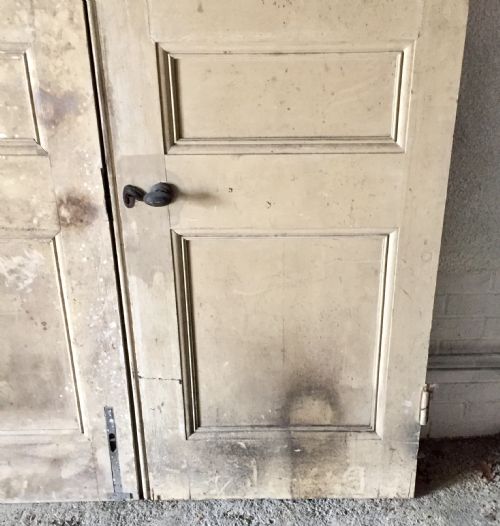 PAIR OF VICTORIAN PINE ARCHED TOP DOORS COMPLETE WITH BRASS FURNITURE AND KEY - ADDITIONAL PHOTO 14