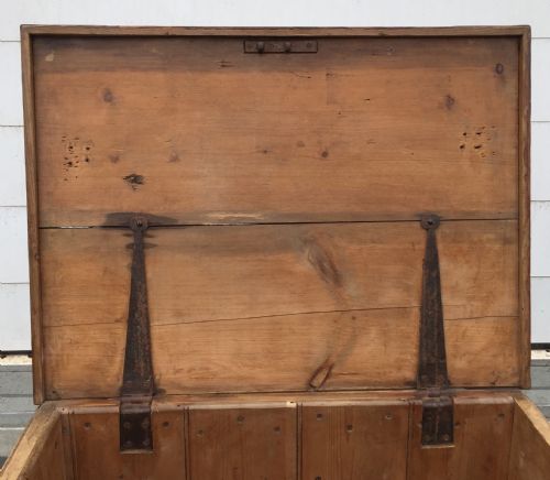 VICTORIAN PINE STRONG BOX WITH METAL CORNER STRAPS - ADDITIONAL PHOTO 5