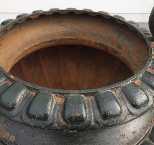 PAIR OF 19TH CENTURY FRENCH CAST IRON URNS - ADDITIONAL PHOTO 3