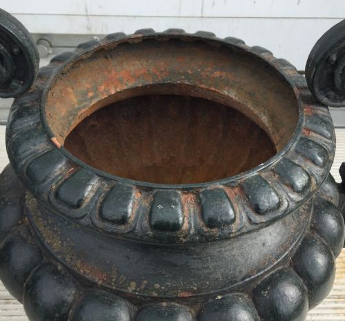 PAIR OF 19TH CENTURY FRENCH CAST IRON URNS - ADDITIONAL PHOTO 10