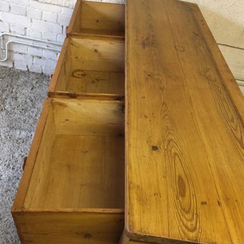 VICTORIAN PINE DRESSER BASE WITH 3 DRAWERS AND A POT BOARD BASE - ADDITIONAL PHOTO 7