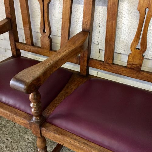 EDWARDIAN OAK 3 SEATER BENCH WITH LIFT OUT UPHOLSTERED SEATS - ADDITIONAL PHOTO 5