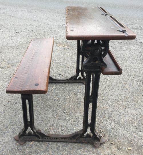 CIRCA 1900 DOUBLE SEAT SCHOOL DESK WITH ELM TOP AND SEAT ON CAST IRON BASE - ADDITIONAL PHOTO 1