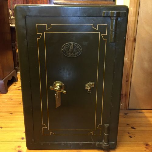 early 20th century safe complete with key - CATEGORY: ANTIQUE MISCELLANEOUS - DATED 1920
