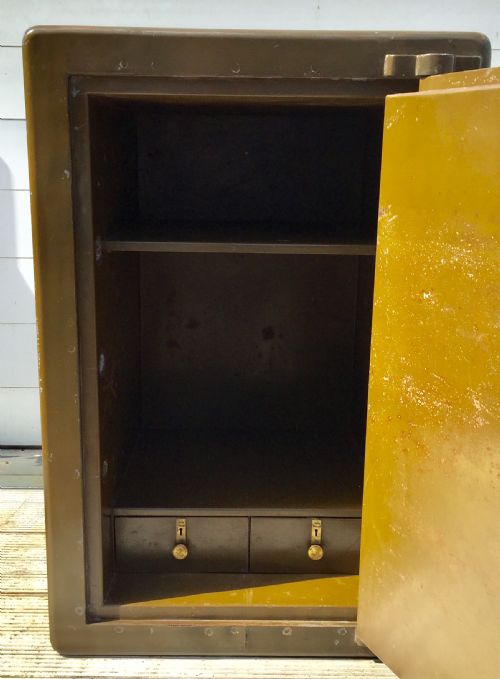 EARLY 20TH CENTURY SAFE COMPLETE WITH KEY - ADDITIONAL PHOTO 7