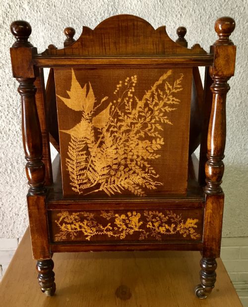VICTORIAN CIRCA 1900 MAPLE WOOD CANTERBURY WITH ORIGINAL CASTORS AND A VERY UNUSUAL DESIGN - ADDITIONAL PHOTO 22