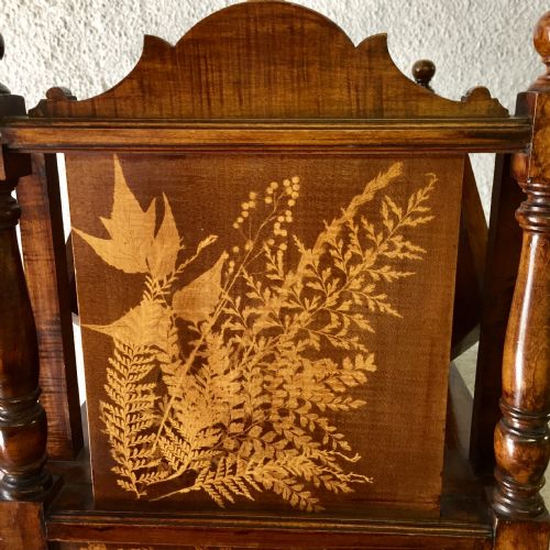 VICTORIAN CIRCA 1900 MAPLE WOOD CANTERBURY WITH ORIGINAL CASTORS AND A VERY UNUSUAL DESIGN - ADDITIONAL PHOTO 23