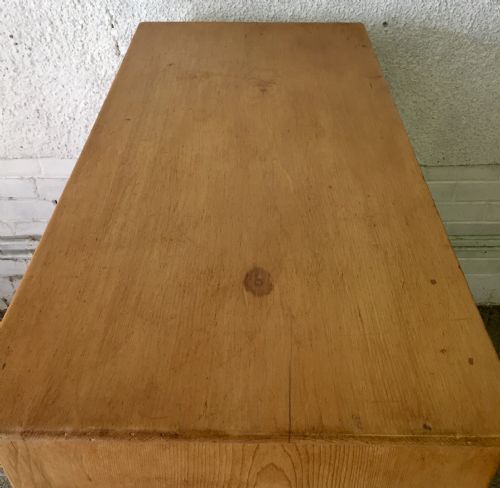 VICTORIAN PINE CHEST OF DRAWERS WITH ORIGINAL TURNED KNOBS AND FEET - ADDITIONAL PHOTO 1