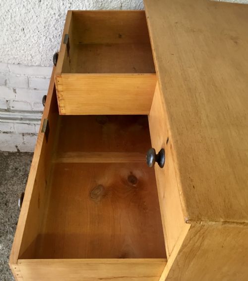 VICTORIAN PINE CHEST OF DRAWERS WITH ORIGINAL TURNED KNOBS AND FEET - ADDITIONAL PHOTO 4