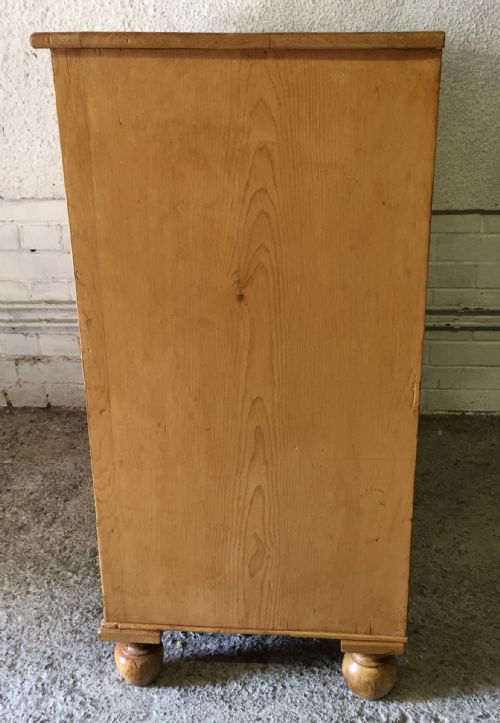 VICTORIAN PINE CHEST OF DRAWERS WITH ORIGINAL TURNED KNOBS AND FEET - ADDITIONAL PHOTO 5