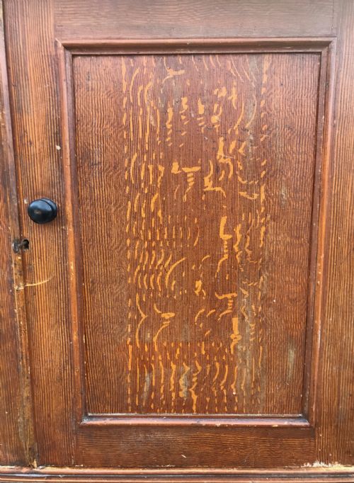 VICTORIAN PINE WEST COUNTRY HOUSEKEEPER'S LINEN CUPBOARD WITH ORIGINAL PAINTED OAK GRAIN EFFECT - ADDITIONAL PHOTO 3
