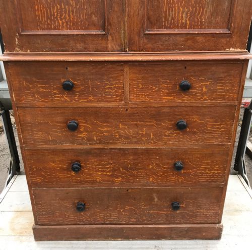 VICTORIAN PINE WEST COUNTRY HOUSEKEEPER'S LINEN CUPBOARD WITH ORIGINAL PAINTED OAK GRAIN EFFECT - ADDITIONAL PHOTO 4
