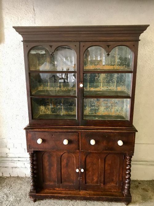 VICTORIAN PINE WEST COUNTRY GLAZED TOP DRESSER WITH SCRAPED BACK BLUE PAINT INTERNALLY AND ORIGINAL GRAINED PAINT EXTERNALLY - ADDITIONAL PHOTO 1