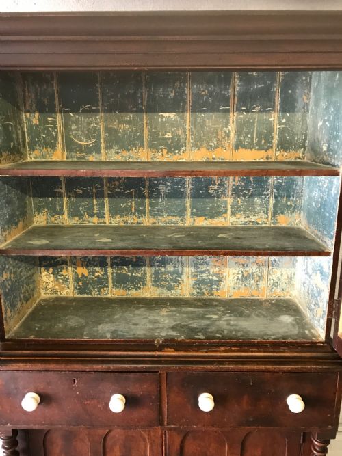 VICTORIAN PINE WEST COUNTRY GLAZED TOP DRESSER WITH SCRAPED BACK BLUE PAINT INTERNALLY AND ORIGINAL GRAINED PAINT EXTERNALLY - ADDITIONAL PHOTO 2