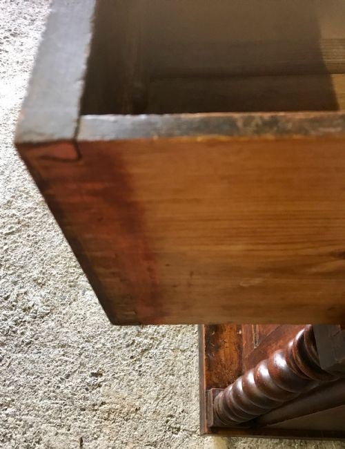 VICTORIAN PINE WEST COUNTRY GLAZED TOP DRESSER WITH SCRAPED BACK BLUE PAINT INTERNALLY AND ORIGINAL GRAINED PAINT EXTERNALLY - ADDITIONAL PHOTO 7