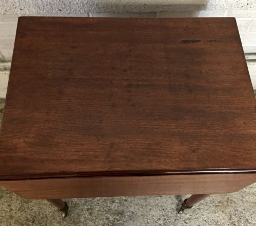 EARLY VICTORIAN MAHOGANY WORK TABLE WITH DROP FLAPS AND COMPLETE WITH ORIGINAL KNOBS AND ON ORIGINAL BRASS CASTORS - ADDITIONAL PHOTO 2