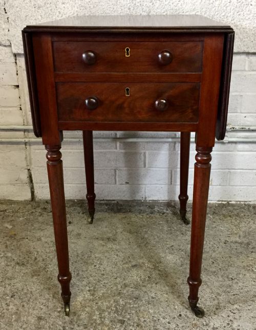 EARLY VICTORIAN MAHOGANY WORK TABLE WITH DROP FLAPS AND COMPLETE WITH ORIGINAL KNOBS AND ON ORIGINAL BRASS CASTORS - ADDITIONAL PHOTO 4