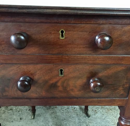 EARLY VICTORIAN MAHOGANY WORK TABLE WITH DROP FLAPS AND COMPLETE WITH ORIGINAL KNOBS AND ON ORIGINAL BRASS CASTORS - ADDITIONAL PHOTO 5