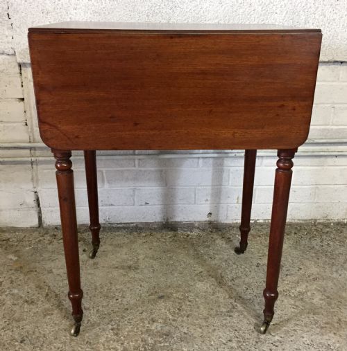 EARLY VICTORIAN MAHOGANY WORK TABLE WITH DROP FLAPS AND COMPLETE WITH ORIGINAL KNOBS AND ON ORIGINAL BRASS CASTORS - ADDITIONAL PHOTO 9
