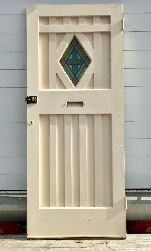 1920S EXTERNAL PINE PAINTED DOOR WITH FAUX STRAP HINGES AND LEAD LIGHT LOZENGE SHAPE PANEL - ADDITIONAL PHOTO 7