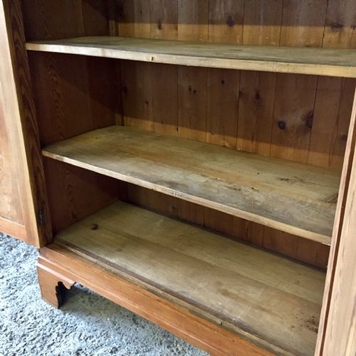 CIRCA 1900 PITCH PINE CUPBOARD WITH SHELVES AND 3 DRAWERS - ADDITIONAL PHOTO 11