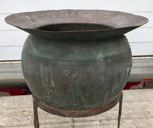 19TH CENTURY COPPER POT ON ASSOCIATED IRON STAND - ADDITIONAL PHOTO 1