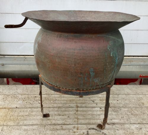 19TH CENTURY COPPER POT ON ASSOCIATED IRON STAND - ADDITIONAL PHOTO 2