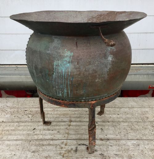 19TH CENTURY COPPER POT ON ASSOCIATED IRON STAND - ADDITIONAL PHOTO 3