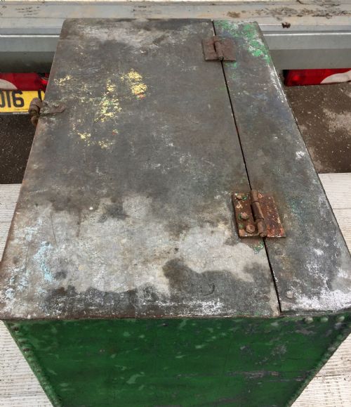 EARLY 20TH CENTURY HEAVYWEIGHT GALVANIZED FEED BIN - ADDITIONAL PHOTO 2